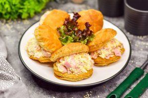 Закуска «Ракушки» из слоеного теста с начинкой Закуска «Ракушки» из слоеного теста с начинкой