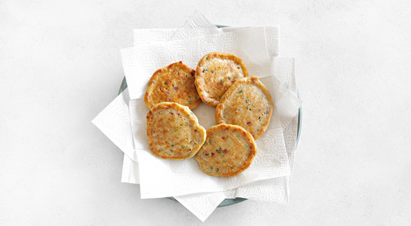 Оладьи с колбасой и сыром, пошаговый рецепт с фото на 890 ккал Оладьи с колбасой и сыром, пошаговый рецепт с фото на 890 ккал