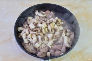 Фрикасе из свинины с грибами