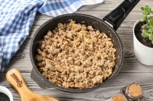 Заливной сырно-мясной пирог "Удивительный" Заливной сырно-мясной пирог "Удивительный"