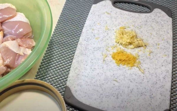 Курица в духовке кусочками — 6 самых вкусных рецептов
Курица в духовке кусочками — 6 самых вкусных рецептов