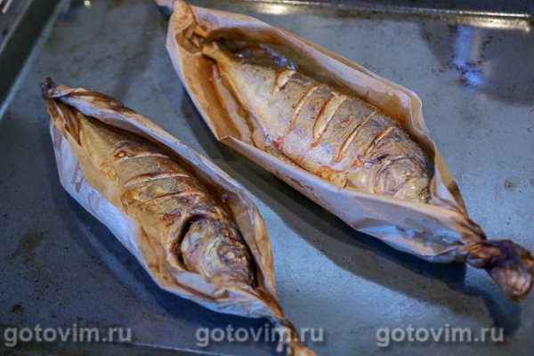 Лакедра (желтохвост), запеченная в лодочках из пергамента