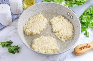 Оладьи из вермишели с сыром Оладьи из вермишели с сыром