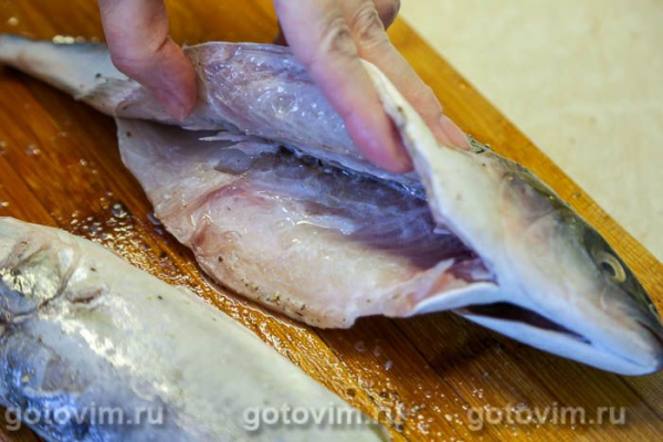 Лакедра (желтохвост), запеченная в лодочках из пергамента