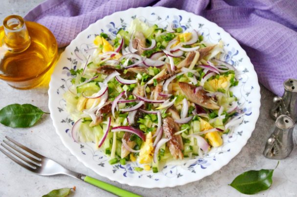 Салат из копченой сельди с сыром Салат из копченой сельди с сыром