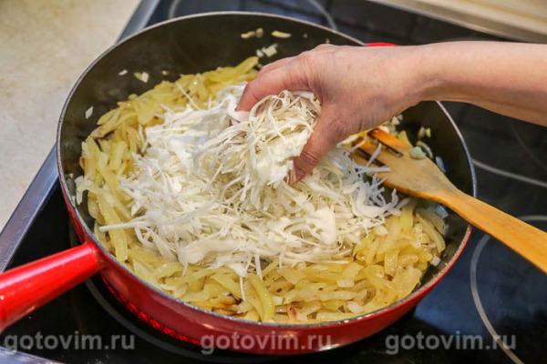 Картофель, жаренный с капустой