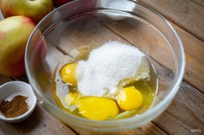 Заливной пирог на ряженке в духовке с яблоками Заливной пирог на ряженке в духовке с яблоками