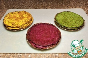 Блинный цветной торт с острым соусом Блинный цветной торт с острым соусом