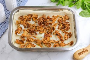 Пирог с лисичками на слоеном тесте Пирог с лисичками на слоеном тесте