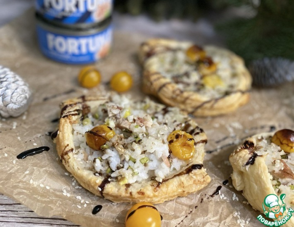 Слойки с тунцом рисом и помидорами черри