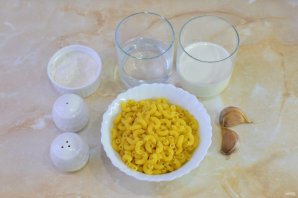 Макароны в сливочном соусе с чесноком Макароны в сливочном соусе с чесноком