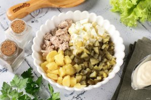 Помидоры фаршированные мясным салатом Помидоры фаршированные мясным салатом