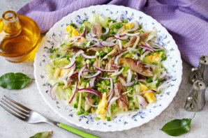 Салат из копченой сельди с сыром Салат из копченой сельди с сыром