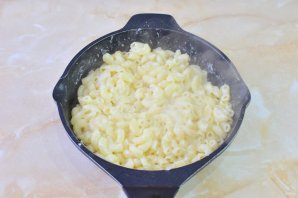 Макароны в сливочном соусе с чесноком Макароны в сливочном соусе с чесноком