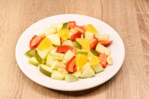 Фруктовый салат с мягким сыром Фруктовый салат с мягким сыром