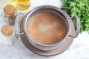 Пшеничная каша на воде в кастрюле Пшеничная каша на воде в кастрюле