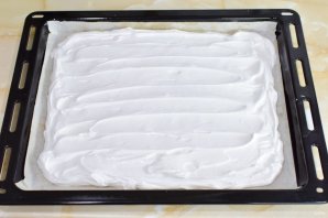 Меренговый рулет с вишней Меренговый рулет с вишней