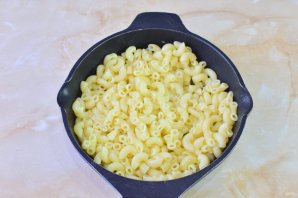 Макароны в сливочном соусе с чесноком Макароны в сливочном соусе с чесноком