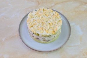 Салат "Дубок" с курицей и шампиньонами Салат "Дубок" с курицей и шампиньонами