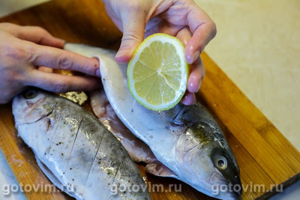 Лакедра (желтохвост), запеченная в лодочках из пергамента