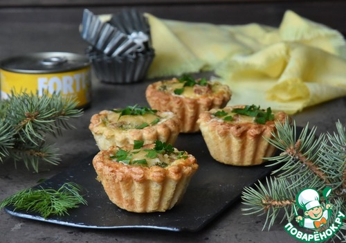 Мини пироги с тунцом и брокколи