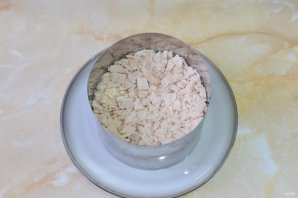 Салат "Дубок" с курицей и шампиньонами Салат "Дубок" с курицей и шампиньонами