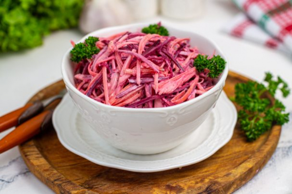 Салат из свеклы и моркови с сыром Салат из свеклы и моркови с сыром