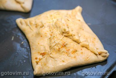 Слойки со свининой, кабачками и сыром Слойки со свининой, кабачками и сыром