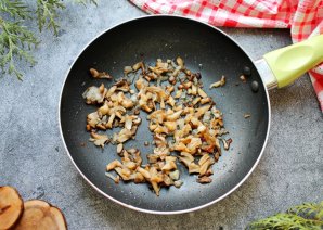 Салат "Гнездо глухаря" с пекинской капустой Салат "Гнездо глухаря" с пекинской капустой