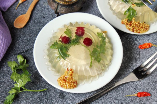 Заливное из грудки индейки Заливное из грудки индейки