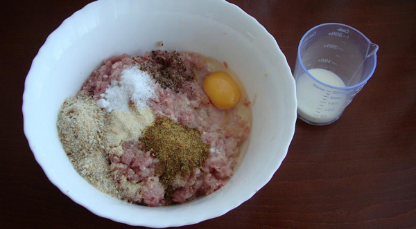 Мясной рулет Праздничный из фарша с беконом, пошаговый рецепт с фото от автора Наталья Мясной рулет Праздничный из фарша с беконом, пошаговый рецепт с фото от автора Наталья