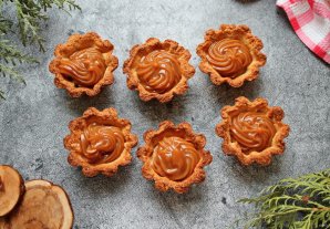 Пирожное "Корзиночки" с вареной сгущенкой и орехами Пирожное "Корзиночки" с вареной сгущенкой и орехами