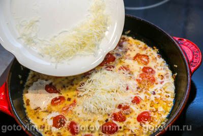 Куриные бедра в сливочном соусе с помидорами черри и сыром Куриные бедра в сливочном соусе с помидорами черри и сыром