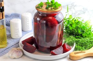 Маринованная свекла на зиму в банках целиком Маринованная свекла на зиму в банках целиком