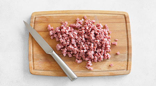 Оладьи с колбасой и сыром, пошаговый рецепт с фото на 890 ккал Оладьи с колбасой и сыром, пошаговый рецепт с фото на 890 ккал