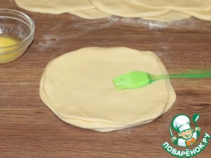 Пирожки из слоеного теста на кефире Пирожки из слоеного теста на кефире