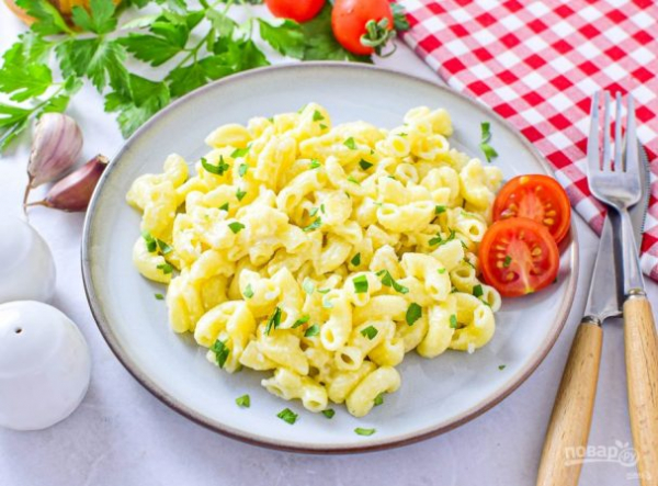 Макароны в сливочном соусе с чесноком Макароны в сливочном соусе с чесноком