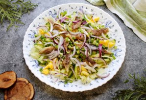 Салат из копченой сельди с сыром Салат из копченой сельди с сыром