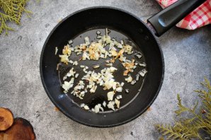 Пирожки жареные во фритюре с мясом Пирожки жареные во фритюре с мясом