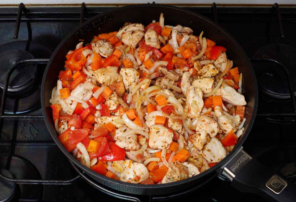 Гуляш из курицы Гуляш из курицы