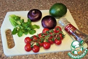 Блинный цветной торт с острым соусом Блинный цветной торт с острым соусом