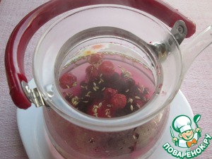 Чай черносмородиновый с клубникой и фенхелем
