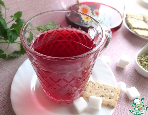 Чай черносмородиновый с клубникой и фенхелем