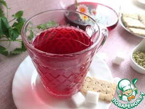 Чай черносмородиновый с клубникой и фенхелем