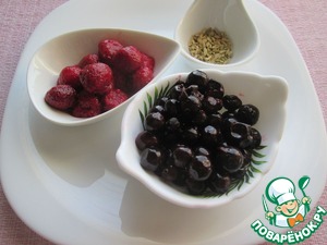 Чай черносмородиновый с клубникой и фенхелем