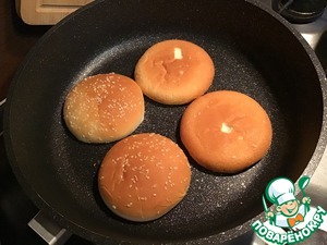 Чизбургер с карамелизированным луком Чизбургер с карамелизированным луком