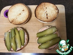 Чизбургер с карамелизированным луком Чизбургер с карамелизированным луком