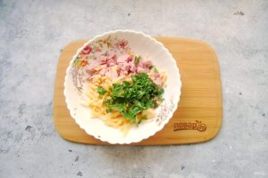 Треугольники из лаваша с начинкой из сыра и колбасы Треугольники из лаваша с начинкой из сыра и колбасы