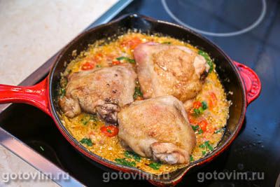 Куриные бедра в сливочном соусе с помидорами черри и сыром Куриные бедра в сливочном соусе с помидорами черри и сыром