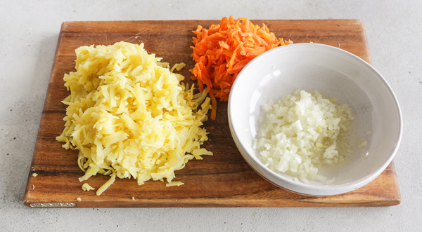 Салат Мимоза с курицей, пошаговый рецепт с фото на 358 ккал Салат Мимоза с курицей, пошаговый рецепт с фото на 358 ккал